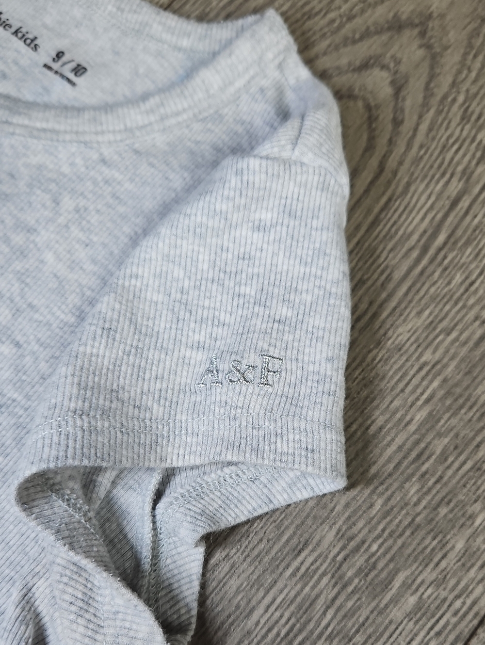 3/$6 Abercrombie Kids Cinch Detail Short Sleeve Ribbed Shirt Size 9/10 Gray - Picture 5 of 6
